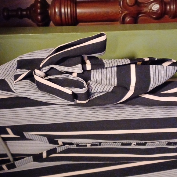 Worthington Blouse - Picture 5 of 8